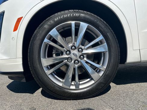 Certified 2025 Cadillac XT6 Premium Luxury w/ Platinum Package FWD image 11