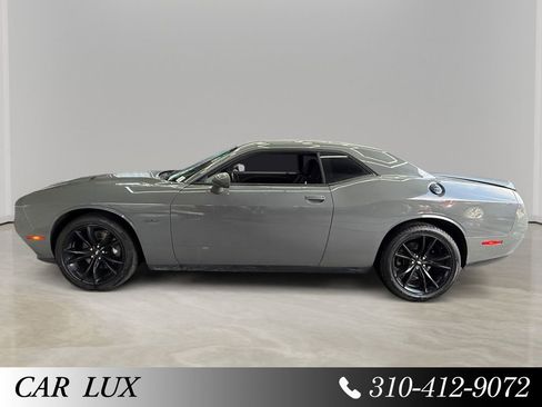 Used 2018 Dodge Challenger R/T w/ Blacktop Package RWD image 2