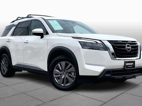 Certified 2024 Nissan Pathfinder SV image 2