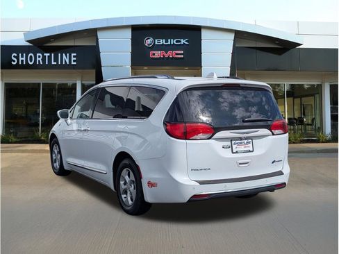 Used 2018 Chrysler Pacifica Touring-L FWD image 5