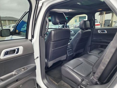 Used 2014 Ford Explorer XLT w/ Equipment Group 202A AWD/4WD image 20