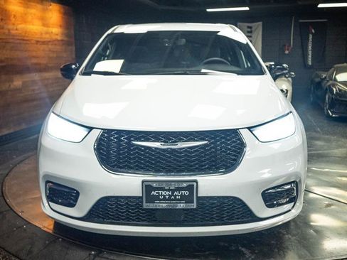 Used 2025 Chrysler Pacifica Select FWD image 4
