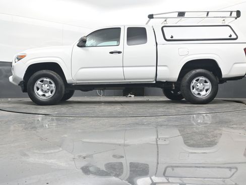 Used 2022 Toyota Tacoma SR image 25