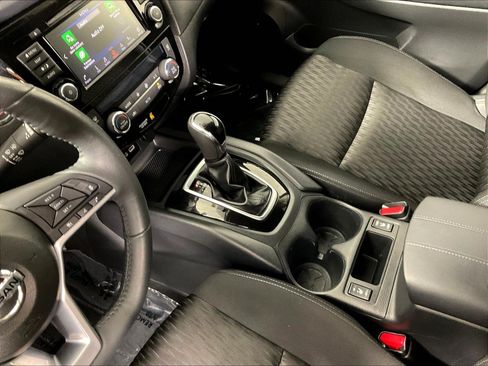 Used 2018 Nissan Rogue SV w/ Premium Package AWD/4WD image 18