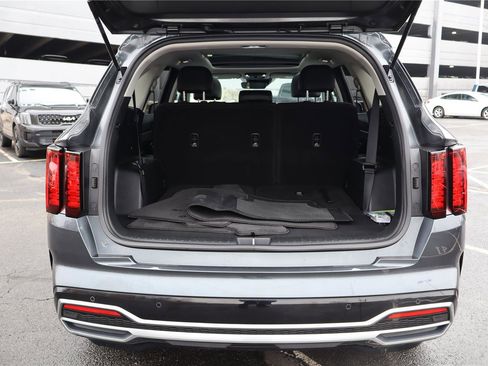 Certified 2022 Kia Sorento S w/ Panoramic Sunroof Package image 5