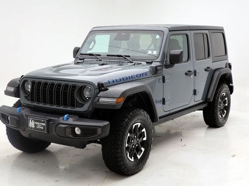 Used 2025 Jeep Wrangler Unlimited Rubicon 4xe w/ Convenience Group AWD/4WD image 2