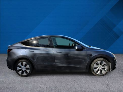 Used 2021 Tesla Model Y Long Range image 10