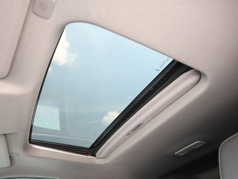 Used 2021 Chevrolet Silverado 1500 LT Trail Boss w/ Convenience Package II image 21