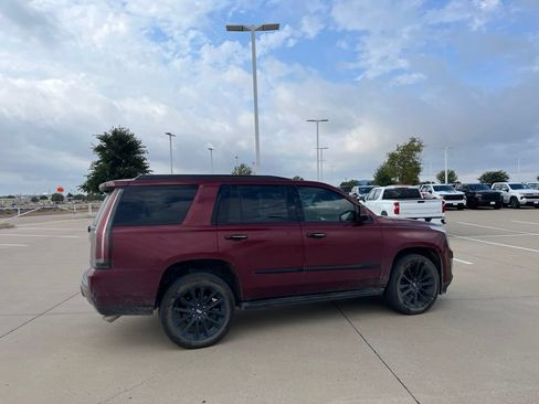 Used 2020 Cadillac Escalade Premium Luxury w/ Escalade Sport Edition AWD/4WD image 5