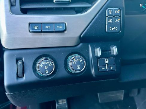 Used 2018 GMC Yukon Denali w/ Denali Ultimate Package image 9