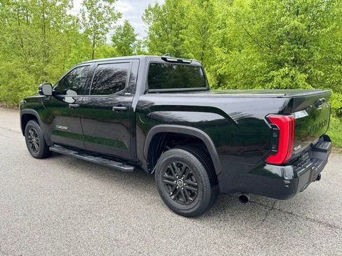 Used 2022 Toyota Tundra SR5 w/ SR5 Convenience Package AWD/4WD image 8