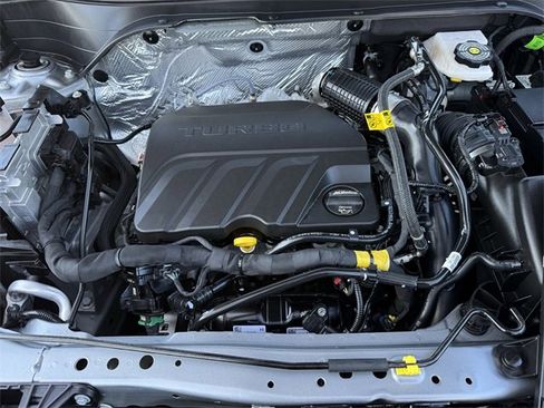 Used 2025 Chevrolet Trax RS w/ Sunroof Package image 32