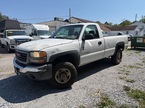Used 2004 GMC Sierra 2500 W/T RWD image 4