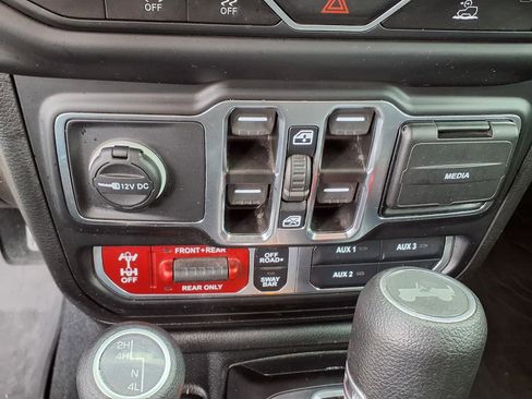 Used 2022 Jeep Wrangler Unlimited Rubicon w/ Steel Bumper Group image 15