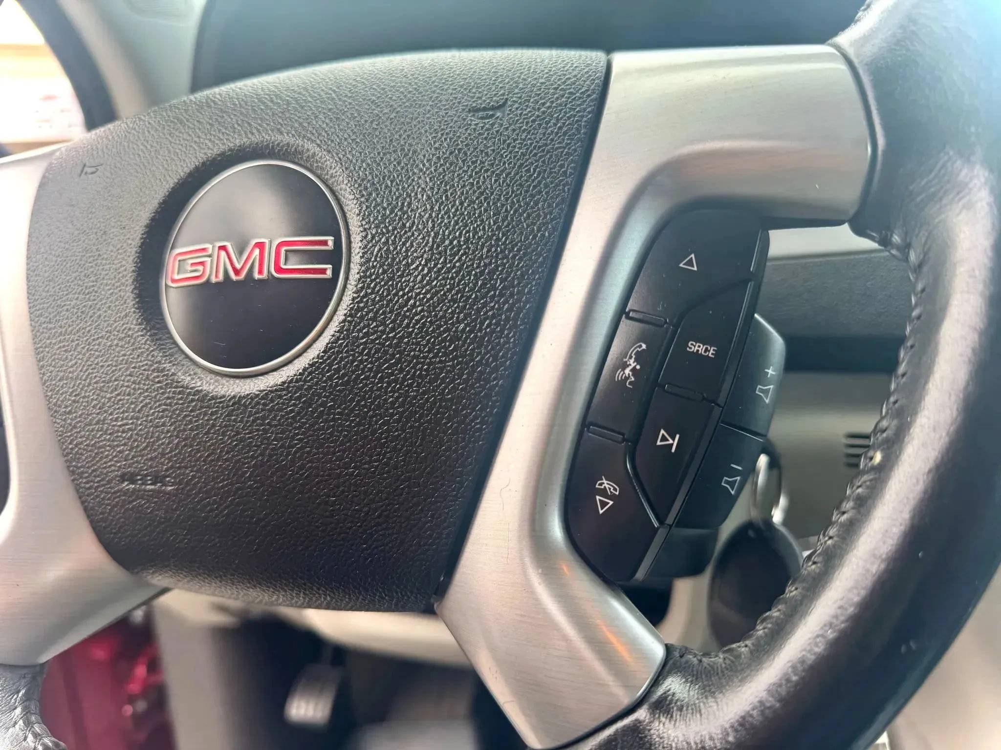 Used 2011 GMC Acadia SLE FWD image 16