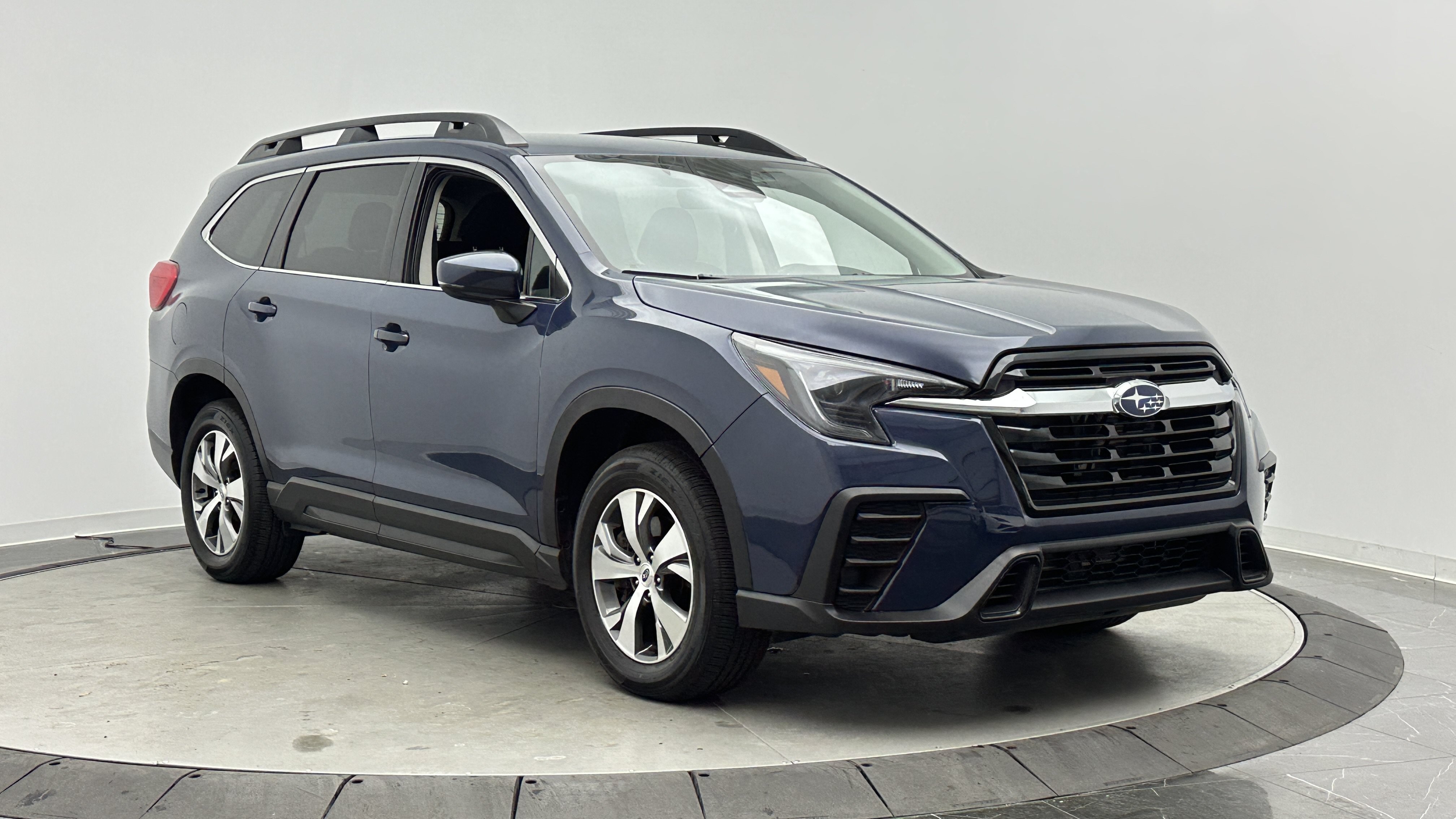 Used 2025 Subaru Ascent Premium AWD/4WD image 3