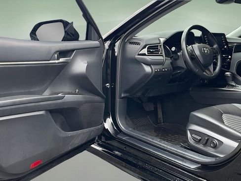 Used 2024 Toyota Camry SE image 11