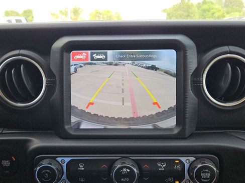 Used 2021 Jeep Wrangler Unlimited Sahara AWD/4WD image 17