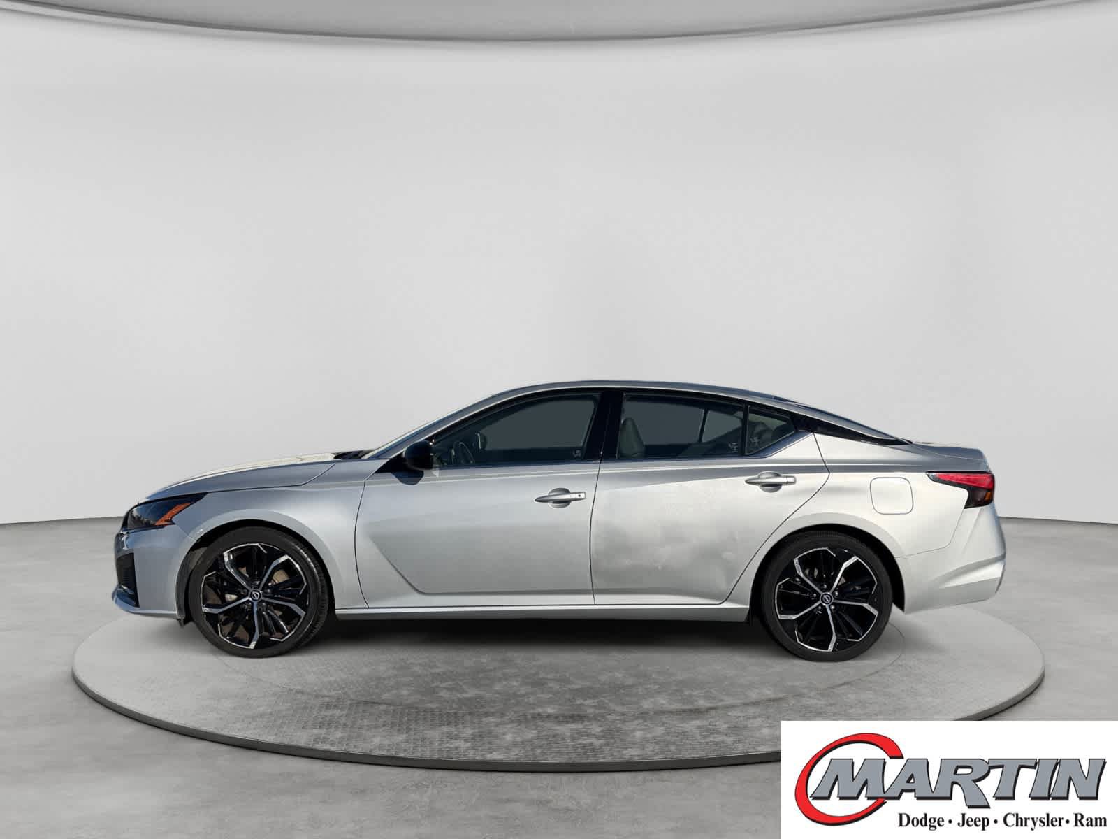 Used 2024 Nissan Altima 2.5 SR FWD image 8