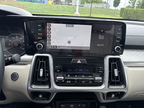 Used 2024 Kia Sorento EX w/ Panoramic Sunroof Package FWD image 30
