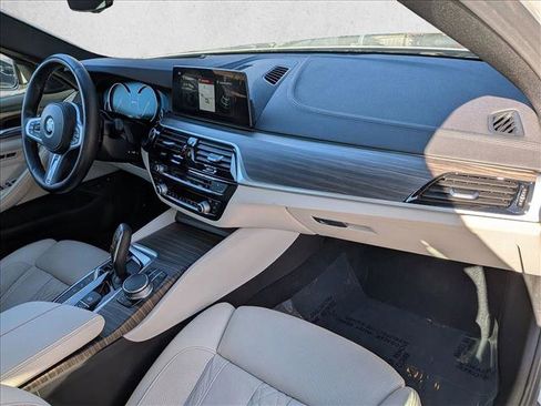 Used 2018 BMW 530e xDrive image 26