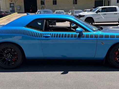 Used 2016 Dodge Challenger SRT Hellcat RWD image 4