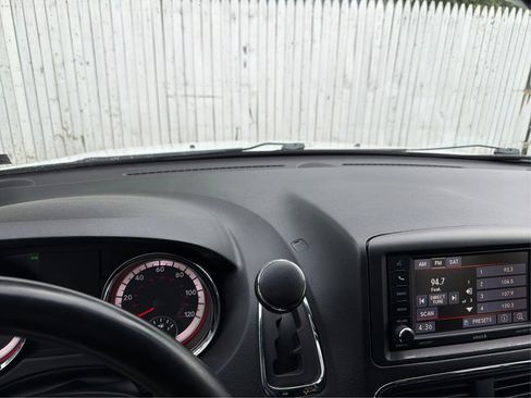 Used 2018 Dodge Grand Caravan SE FWD image 22