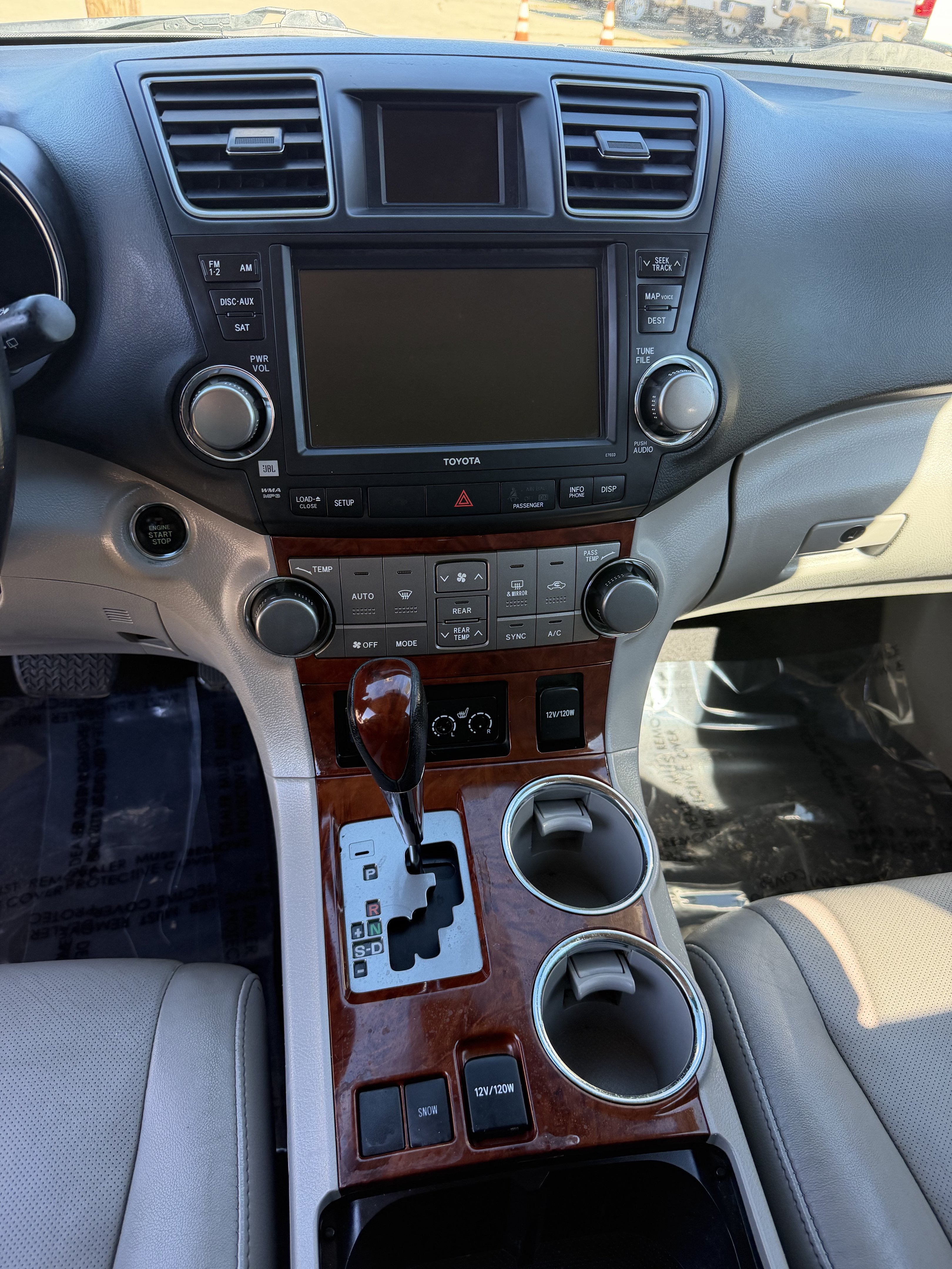 Used 2011 Toyota Highlander Limited w/ Tow Pkg FWD image 21