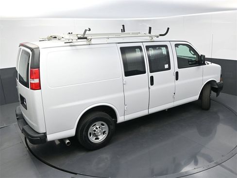 Used 2020 Chevrolet Express 2500 w/ Driver Convenience Package image 30