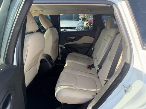 Used 2015 Jeep Cherokee Latitude FWD image 14