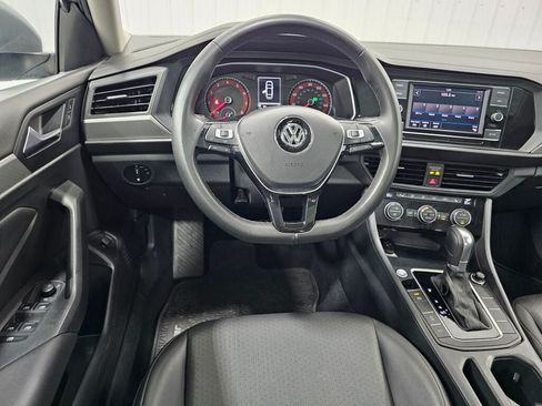 Used 2019 Volkswagen Jetta SE w/ Cold Weather Package FWD image 14