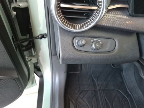 Used 2025 Chevrolet Trax ACTIV FWD image 19