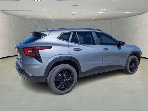 Used 2025 Chevrolet Trax ACTIV w/ Driver Confidence Package image 3