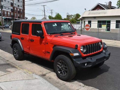 Used 2025 Jeep Wrangler Unlimited Sport AWD/4WD image 4