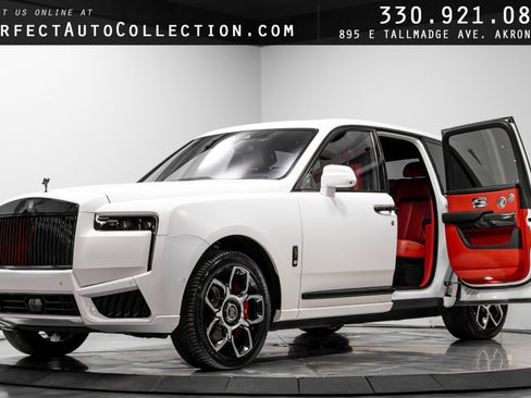 Used 2021 Rolls-Royce Cullinan Black Badge image 1