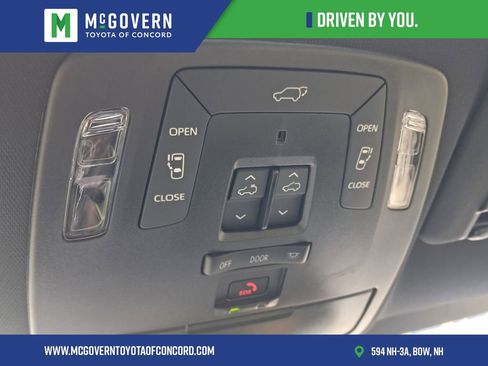 Used 2025 Toyota Sienna Platinum AWD/4WD image 22