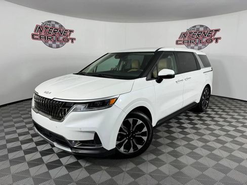Used 2024 Kia Carnival EX FWD image 1
