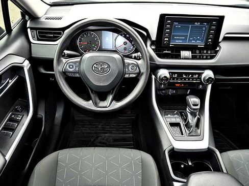 Used 2022 Toyota RAV4 XLE FWD image 14