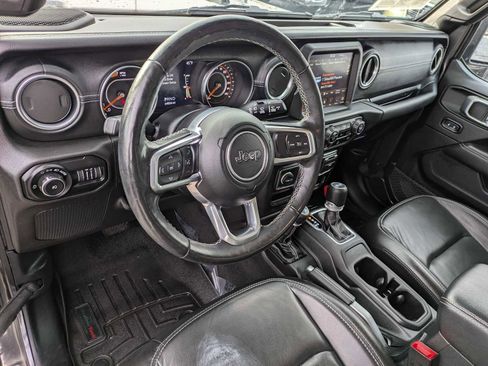 Used 2019 Jeep Wrangler Unlimited Sahara image 2