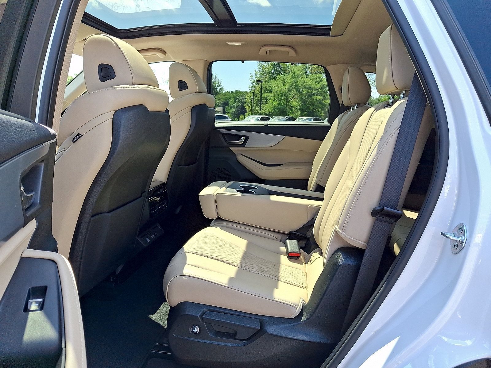 Certified 2024 Acura MDX w/ Technology Package AWD/4WD image 10