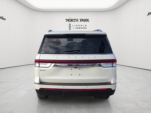 Used 2024 Lincoln Navigator Reserve AWD/4WD image 4