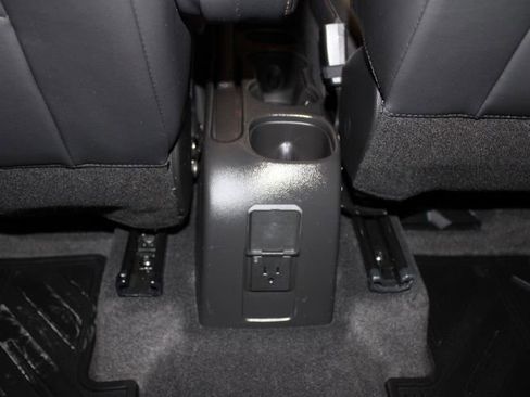 Used 2022 Chevrolet Trax LT w/ LT Convenience Package image 22