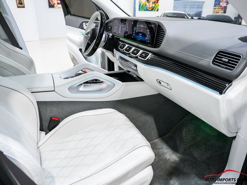 Used 2024 Mercedes-Benz Maybach GLS 600 4MATIC image 11