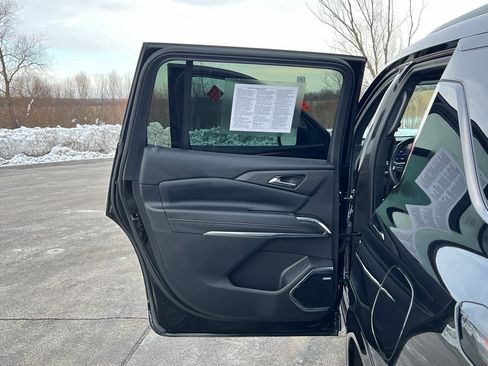 Used 2024 Chevrolet Traverse RS image 36