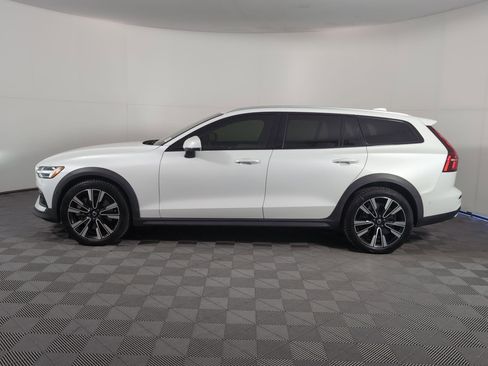 Used 2022 Volvo V60 T5 Cross Country w/ Advanced Package image 2