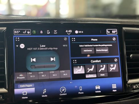 Used 2023 Chrysler Pacifica Touring-L FWD image 40