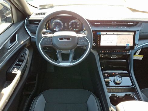 New 2026 Jeep Grand Cherokee Altitude image 9