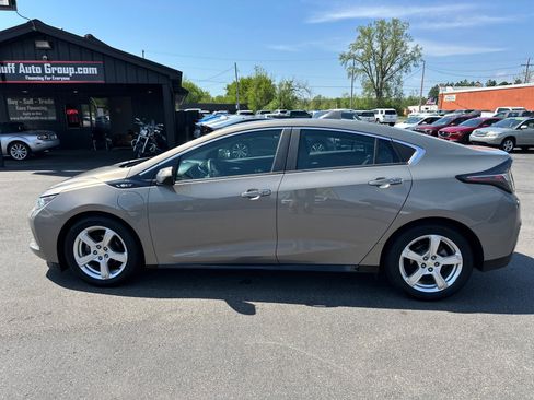 Used 2017 Chevrolet Volt LT FWD image 6