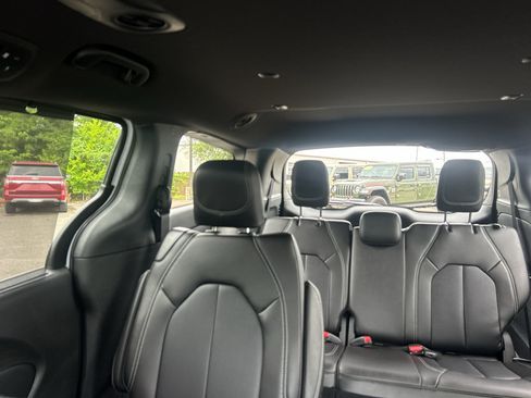 New 2027 Chrysler Pacifica Select FWD image 24