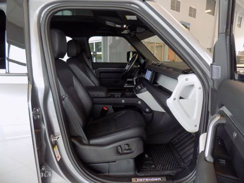Used 2022 Land Rover Defender 110 X-Dynamic SE AWD/4WD image 19